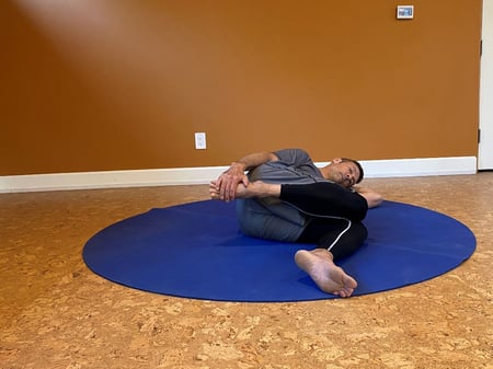 side lying position for vastus lateralis stretch