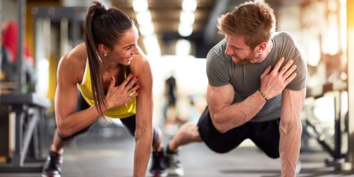 male and female doing plank shoulder taps