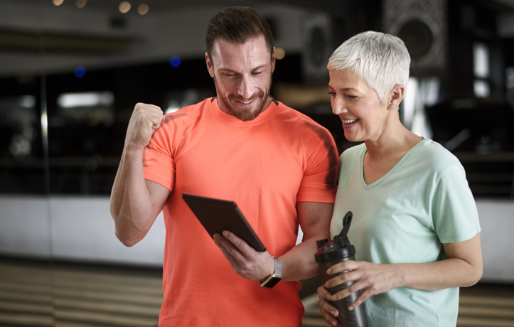 A trainer showing a client his tablet