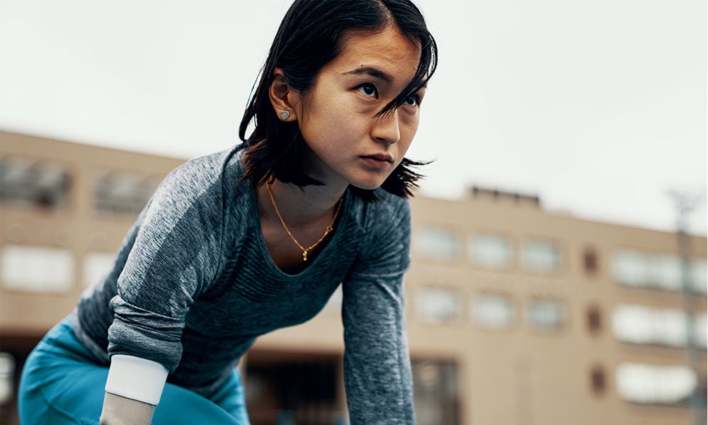 woman about to start a run