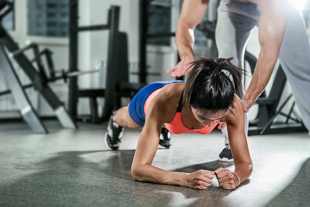 woman doing a plank exercise for her core